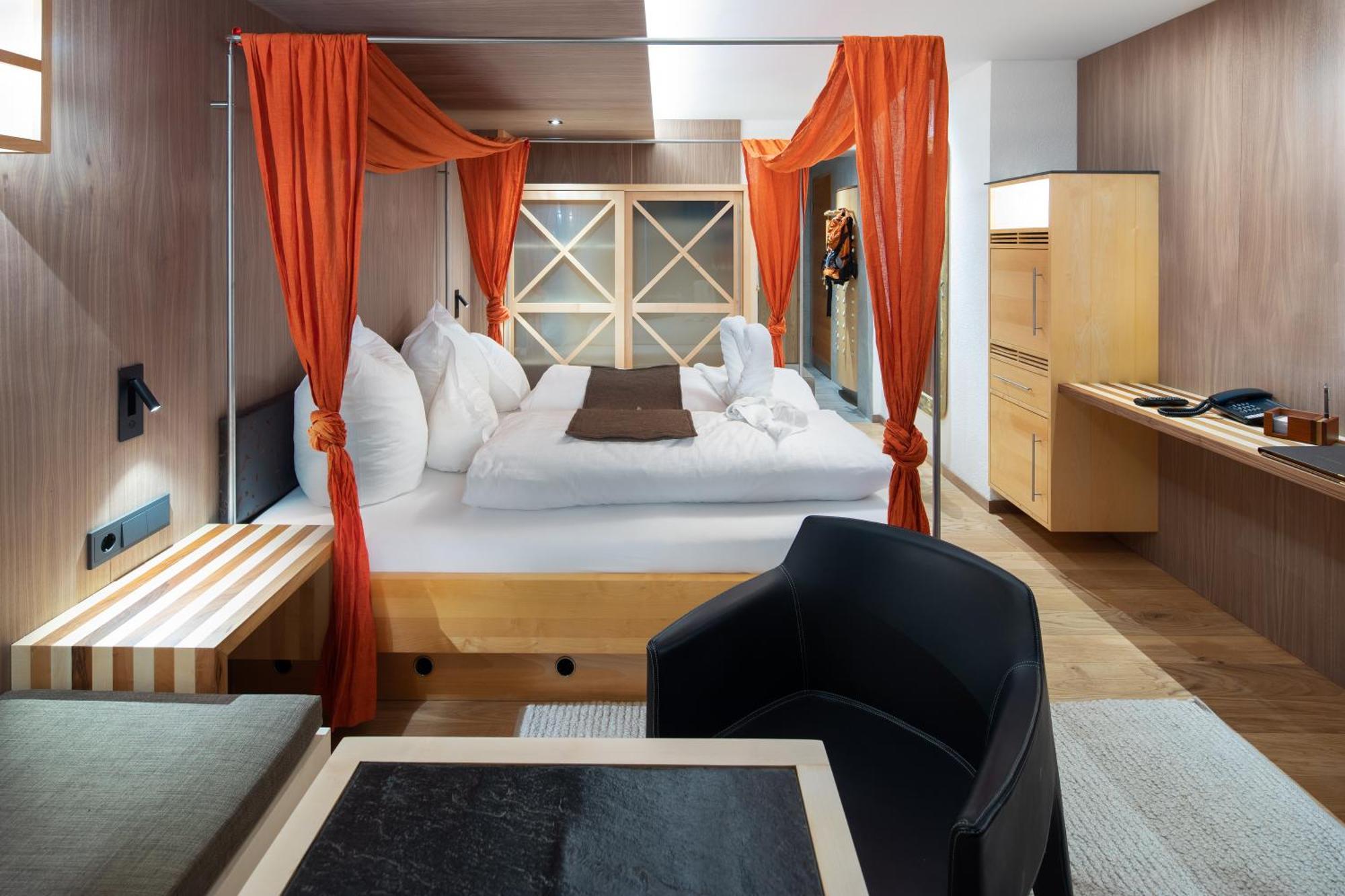 Hotel Goldener Adler - Im Sommer Silvretta Card Premium Inkludiert Ischgl Exterior foto